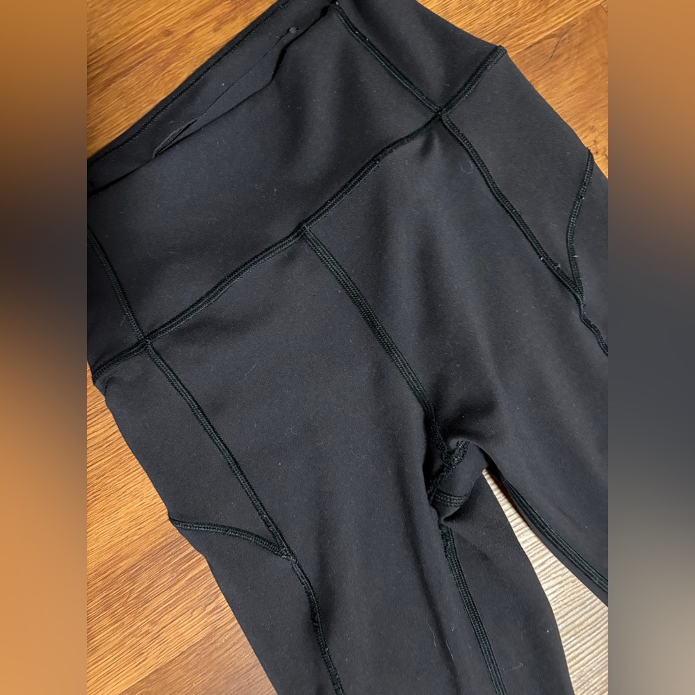 Lululemon Everlux In Movement 25" size 2 Black